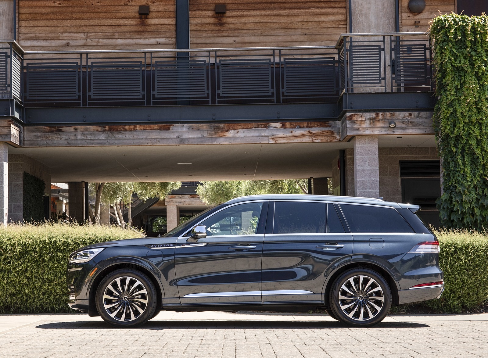 2020 Lincoln Aviator Grand Touring Side Wallpapers #37 of 87