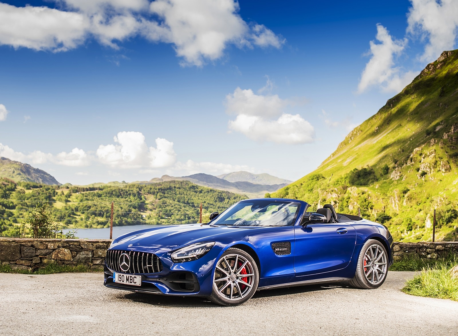 2020 Mercedes-AMG GT S Roadster (UK-Spec) Front Three-Quarter Wallpapers #37 of 71