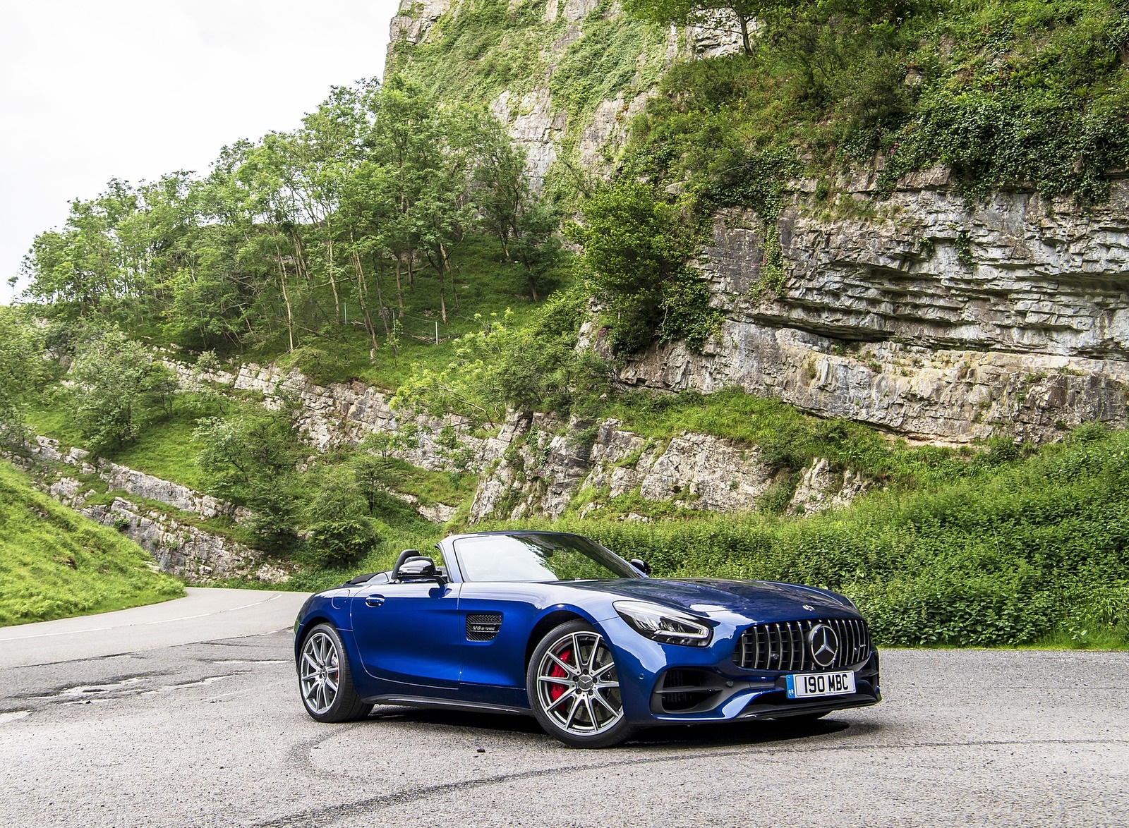 2020 Mercedes-AMG GT S Roadster (UK-Spec) Front Three-Quarter Wallpapers #25 of 71