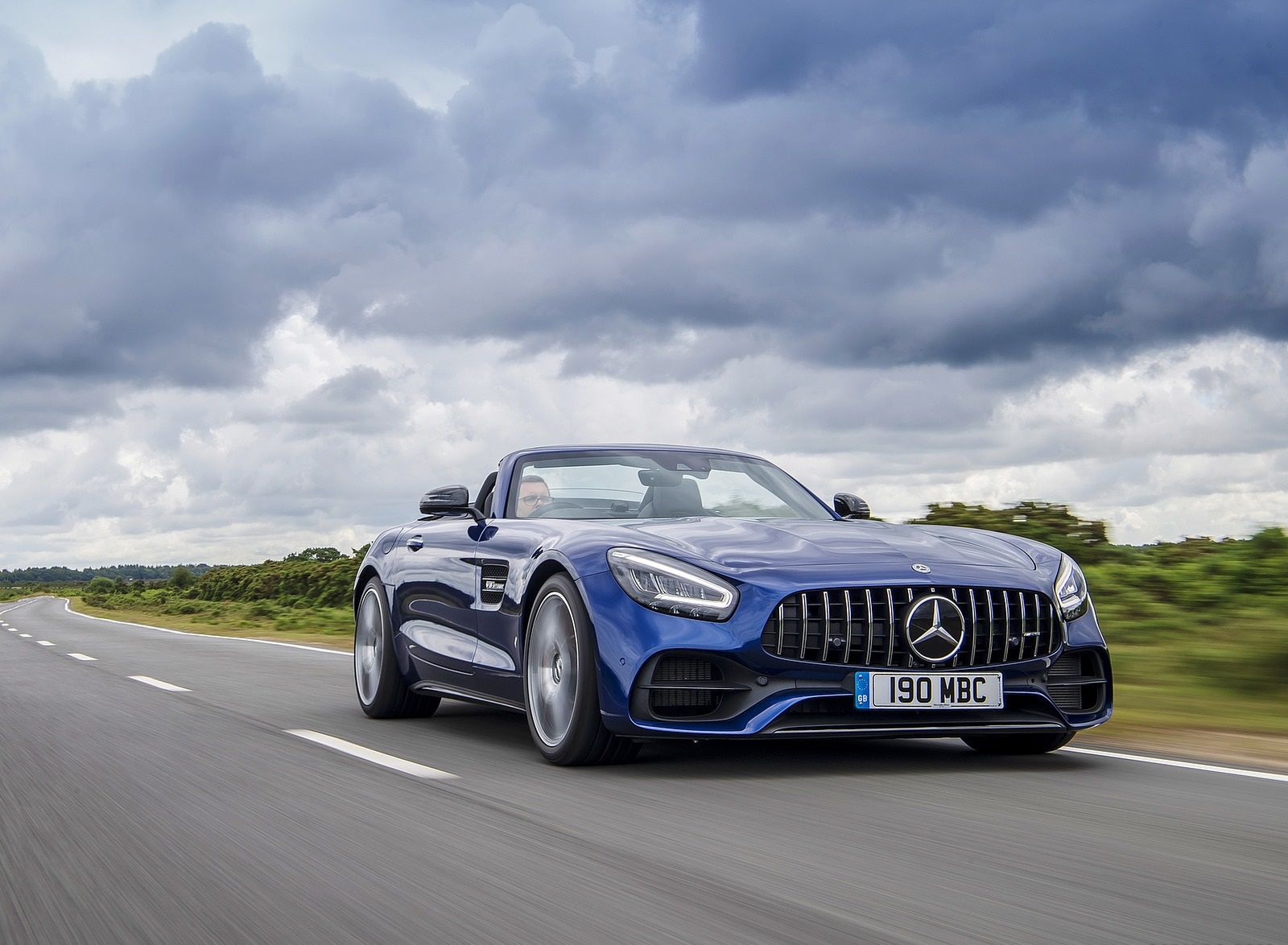 2020 Mercedes-AMG GT S Roadster (UK-Spec) Front Three-Quarter Wallpapers #16 of 71