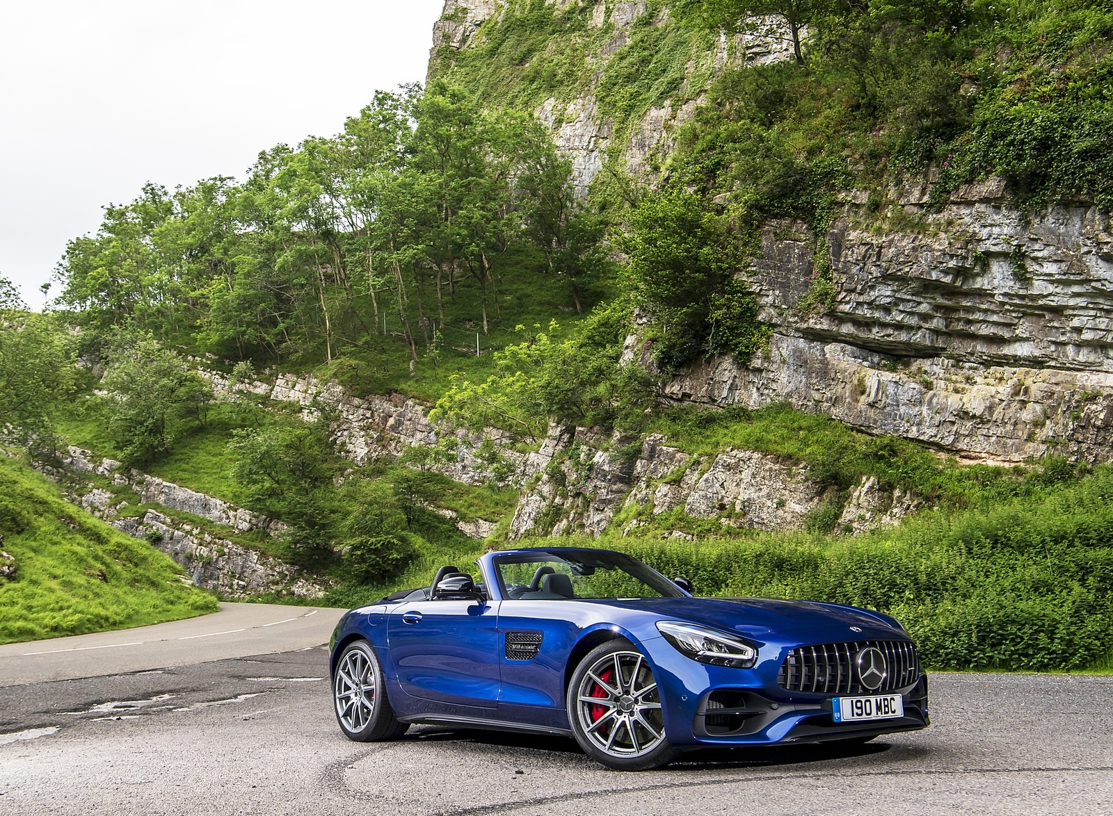 2020 Mercedes-AMG GT S Roadster (UK-Spec) Front Three-Quarter Wallpapers #27 of 71