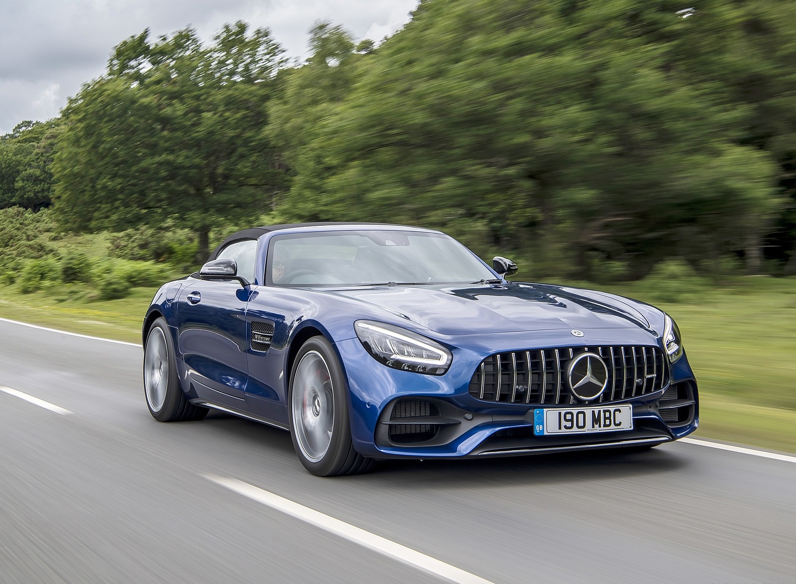 2020 Mercedes-AMG GT S Roadster (UK-Spec) Front Three-Quarter Wallpapers #18 of 71