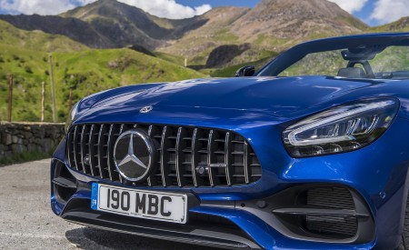 2020 Mercedes-AMG GT S Roadster (UK-Spec) Grill Wallpapers 450x275 (53)