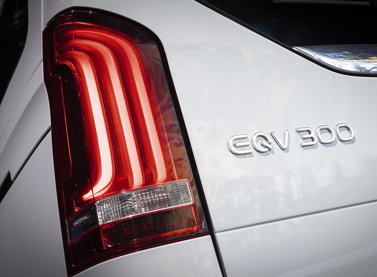 2020 Mercedes-Benz EQV 300 (Color:Mountain Crystal White Metallic) Tail Light Wallpapers #26 of 43