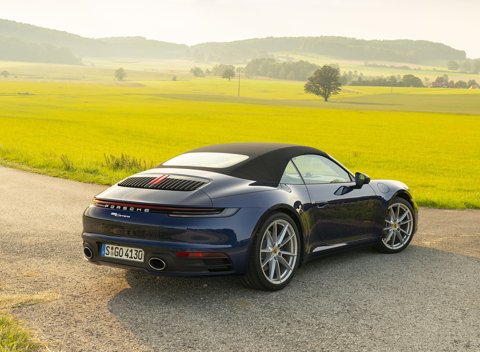 2020 Porsche 911 Carrera Cabriolet (Color: Gentian Blue Metallic) Rear Three-Quarter Wallpapers #39 of 61