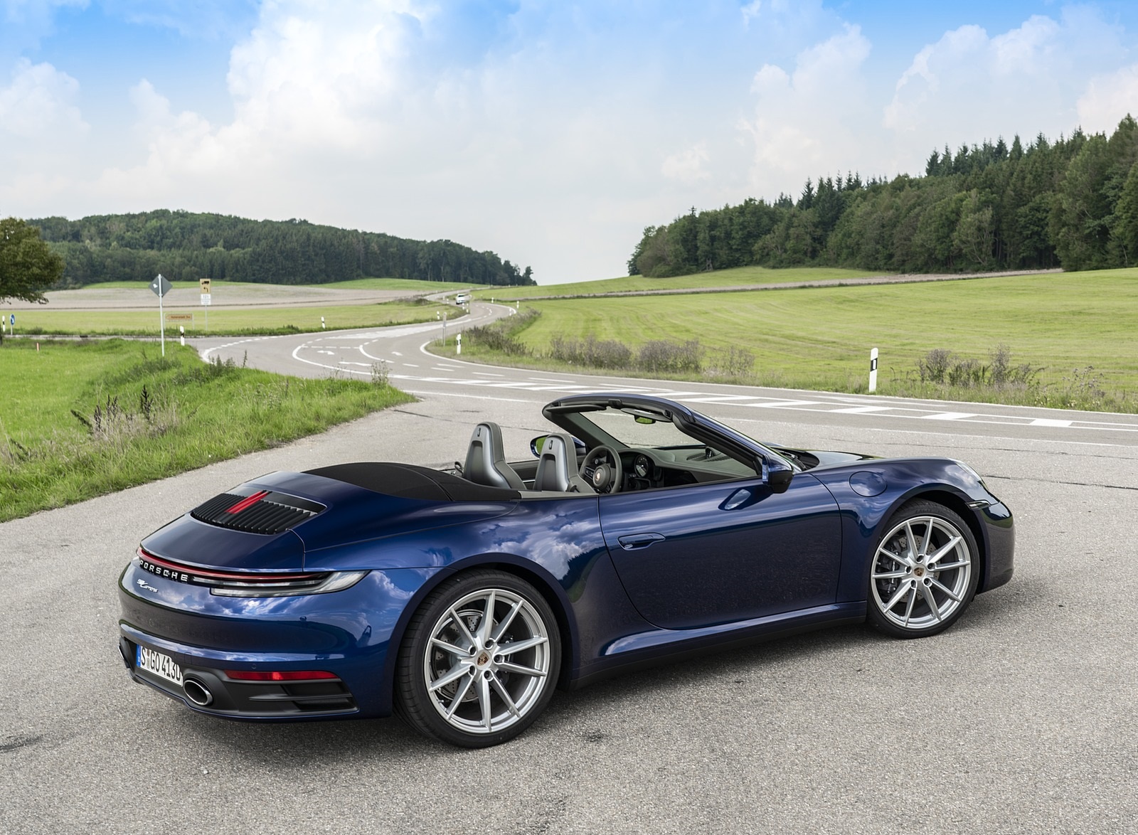 2020 Porsche 911 Carrera Cabriolet (Color: Gentian Blue Metallic) Rear Three-Quarter Wallpapers #29 of 61