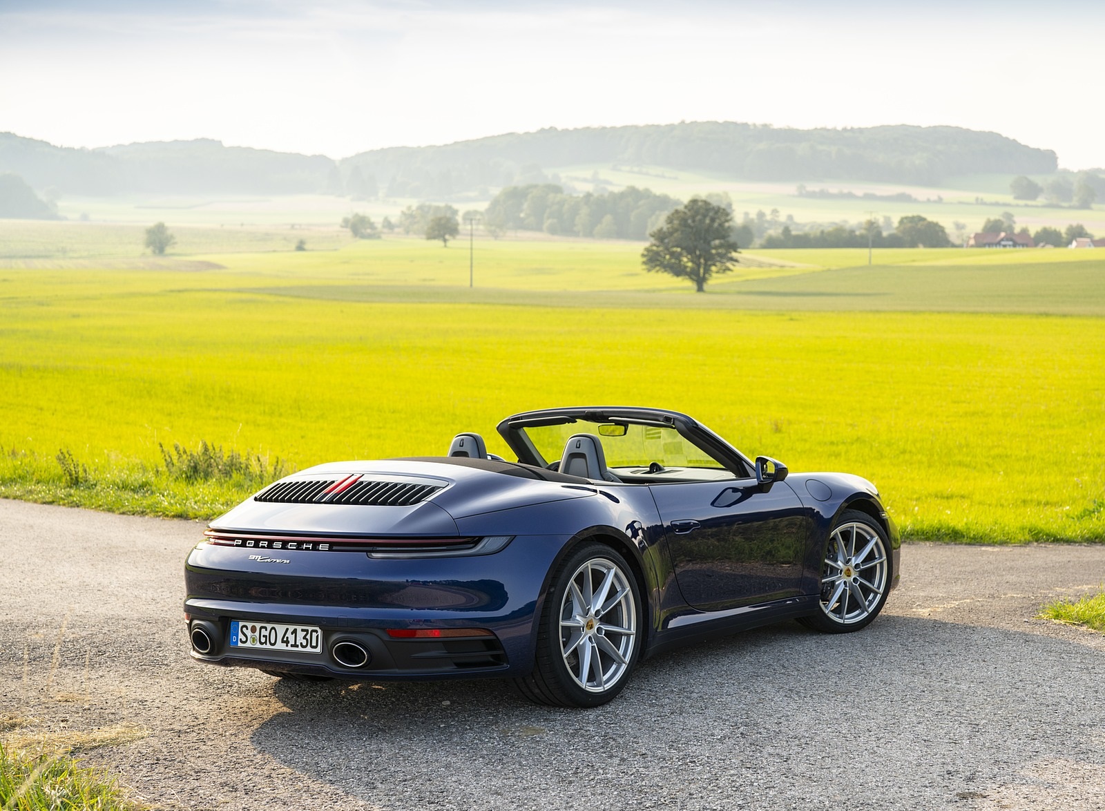 2020 Porsche 911 Carrera Cabriolet (Color: Gentian Blue Metallic) Rear Three-Quarter Wallpapers #41 of 61