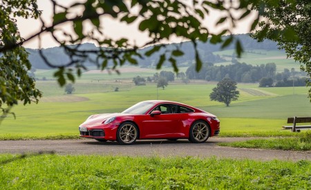 2020 Porsche 911 Carrera Coupe (Color: Guards Red) Front Three-Quarter Wallpapers 450x275 (37)