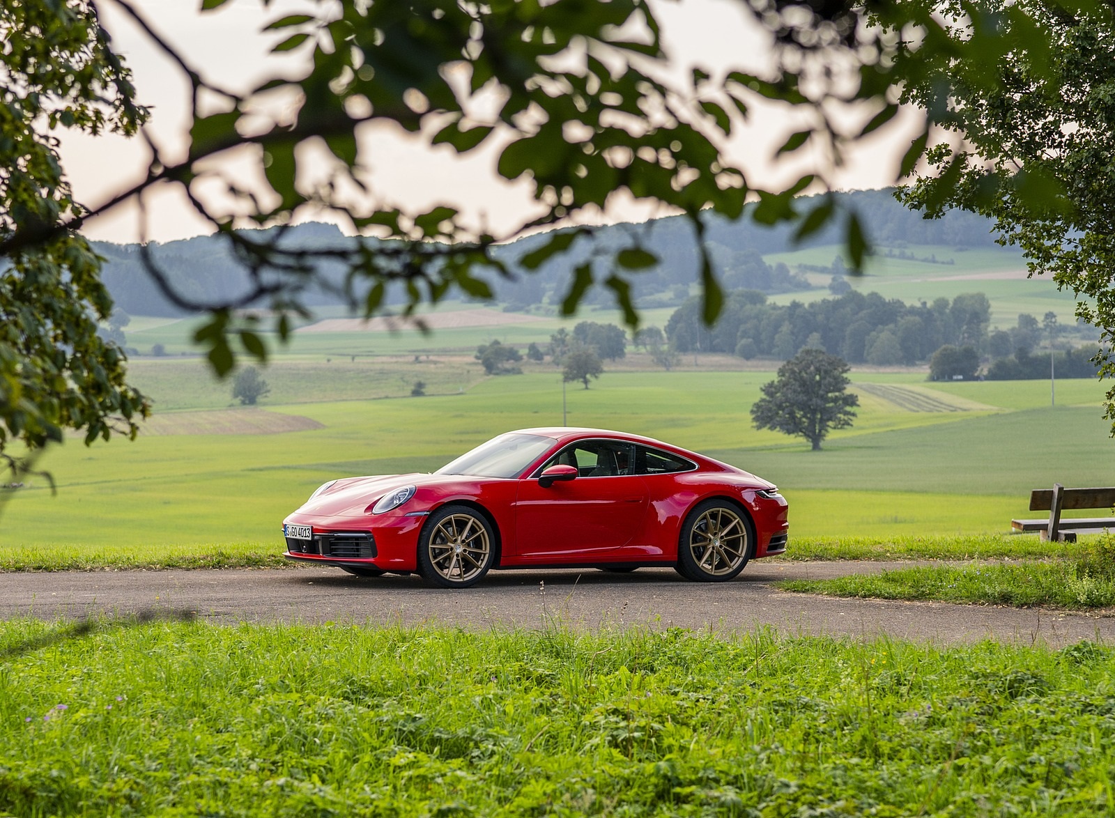 2020 Porsche 911 Carrera Coupe (Color: Guards Red) Front Three-Quarter Wallpapers #37 of 126