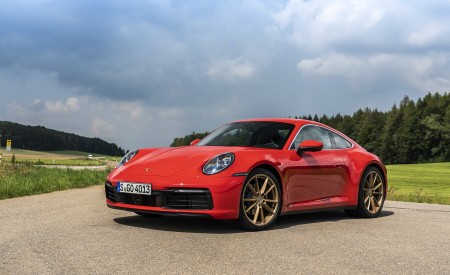 2020 Porsche 911 Carrera Coupe (Color: Guards Red) Front Three-Quarter Wallpapers 450x275 (25)