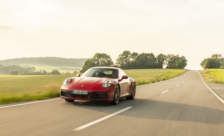 2020 Porsche 911 Carrera Coupe (Color: Guards Red) Front Three-Quarter Wallpapers 450x275 (13)