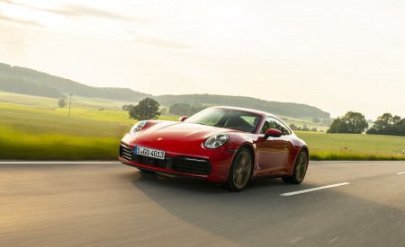 2020 Porsche 911 Carrera Coupe (Color: Guards Red) Front Three-Quarter Wallpapers 450x275 (2)