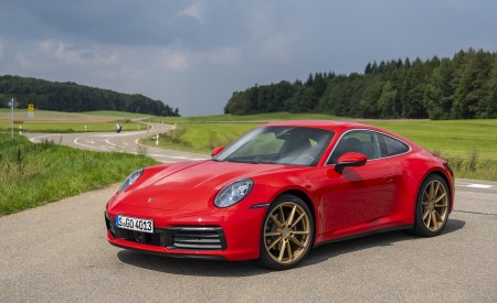 2020 Porsche 911 Carrera Coupe (Color: Guards Red) Front Three-Quarter Wallpapers 450x275 (26)