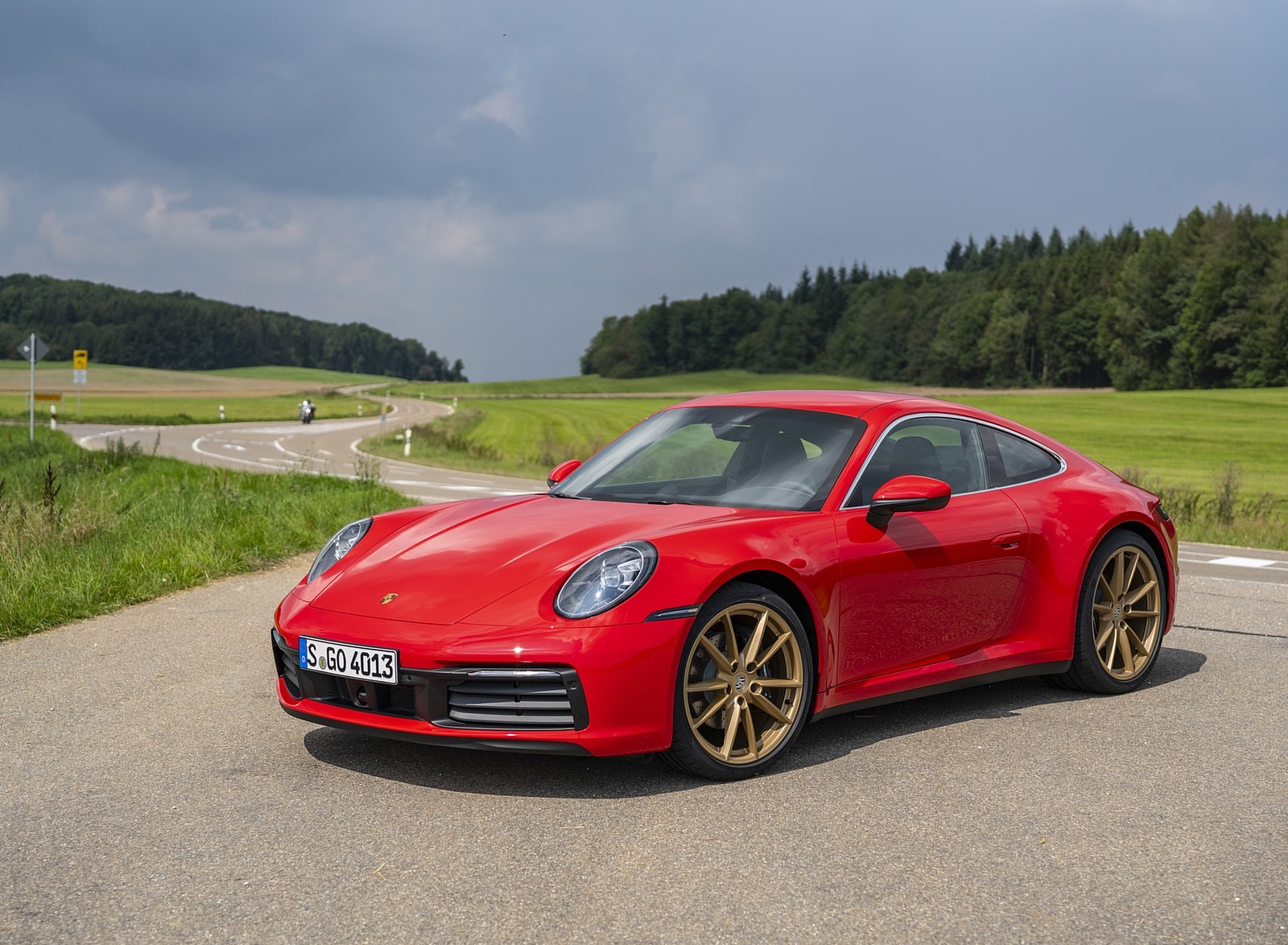 2020 Porsche 911 Carrera Coupe (Color: Guards Red) Front Three-Quarter Wallpapers #26 of 126
