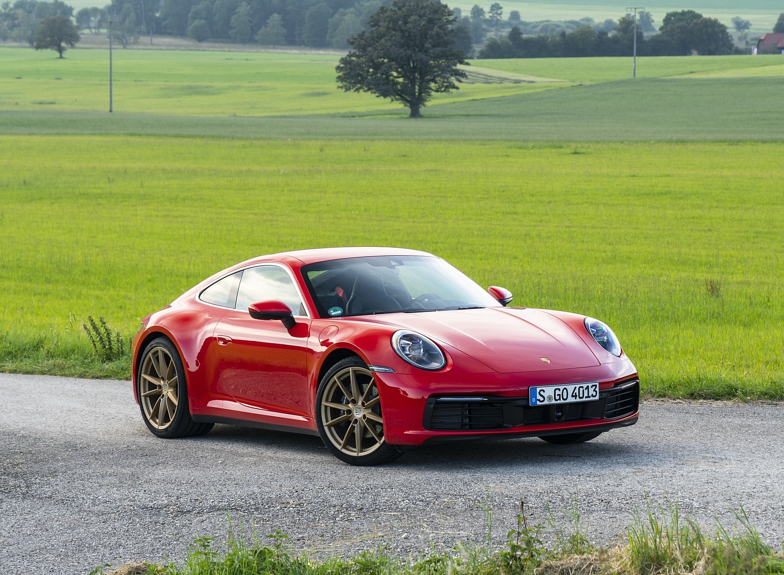 2020 Porsche 911 Carrera Coupe (Color: Guards Red) Front Three-Quarter Wallpapers #39 of 126