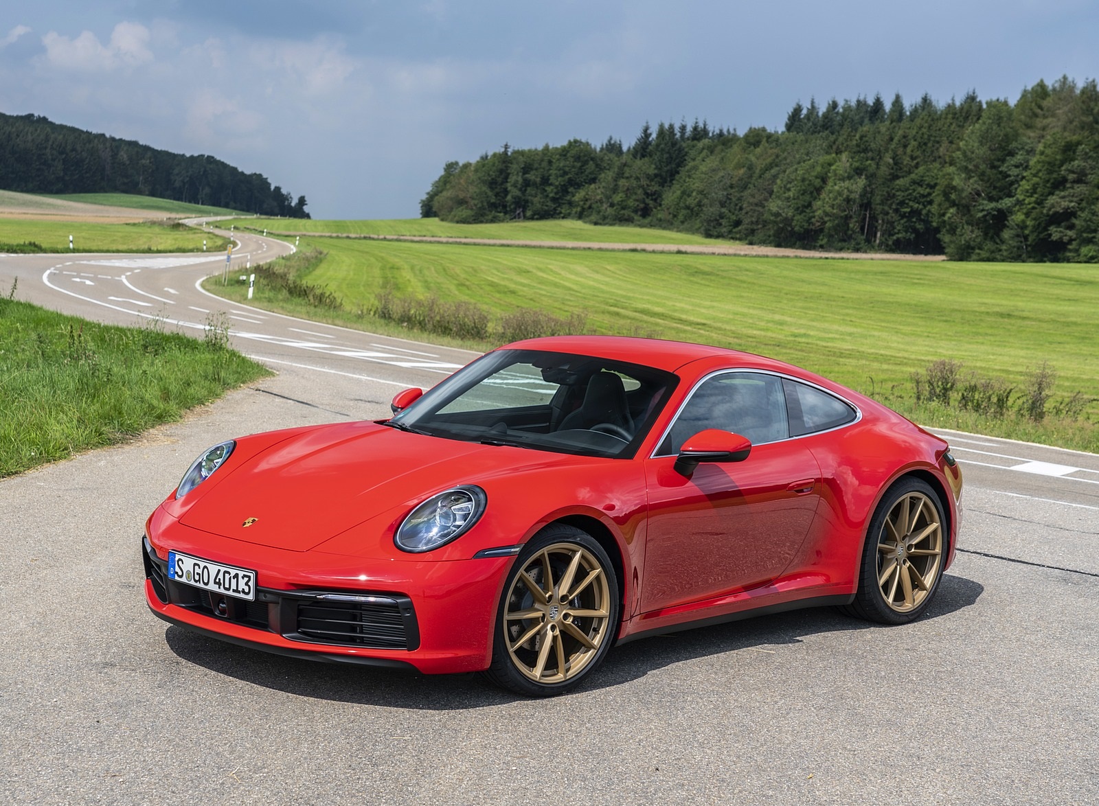 2020 Porsche 911 Carrera Coupe (Color: Guards Red) Front Three-Quarter Wallpapers #28 of 126