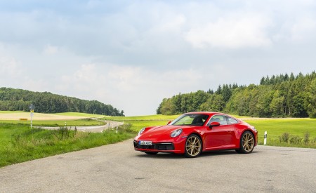 2020 Porsche 911 Carrera Coupe (Color: Guards Red) Front Three-Quarter Wallpapers 450x275 (16)
