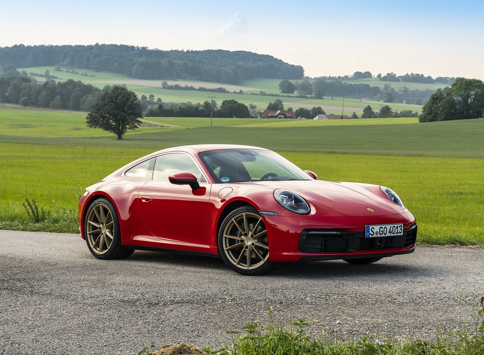 2020 Porsche 911 Carrera Coupe (Color: Guards Red) Front Three-Quarter Wallpapers #40 of 126