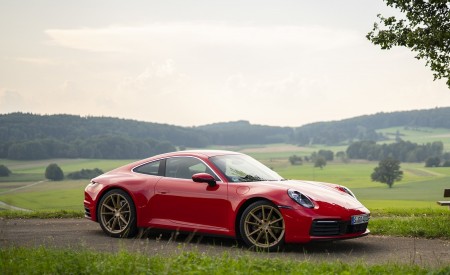 2020 Porsche 911 Carrera Coupe (Color: Guards Red) Front Three-Quarter Wallpapers 450x275 (29)