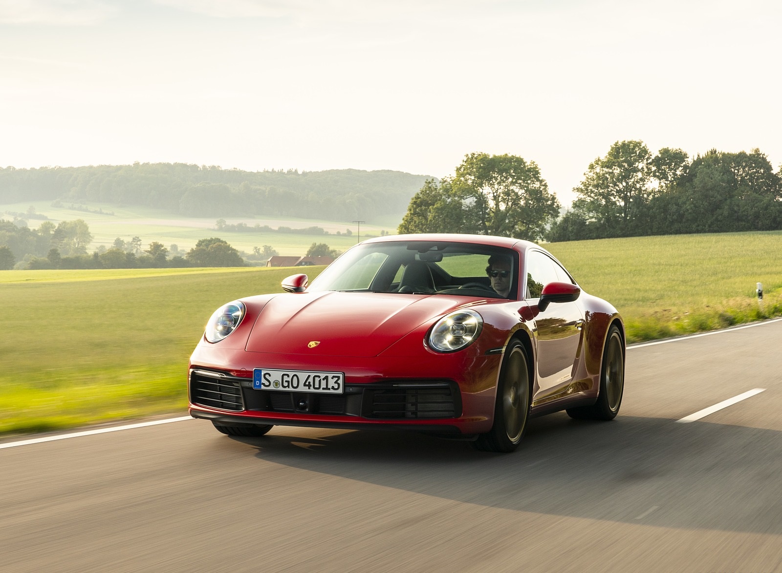 2020 Porsche 911 Carrera Coupe (Color: Guards Red) Front Three-Quarter Wallpapers #17 of 126