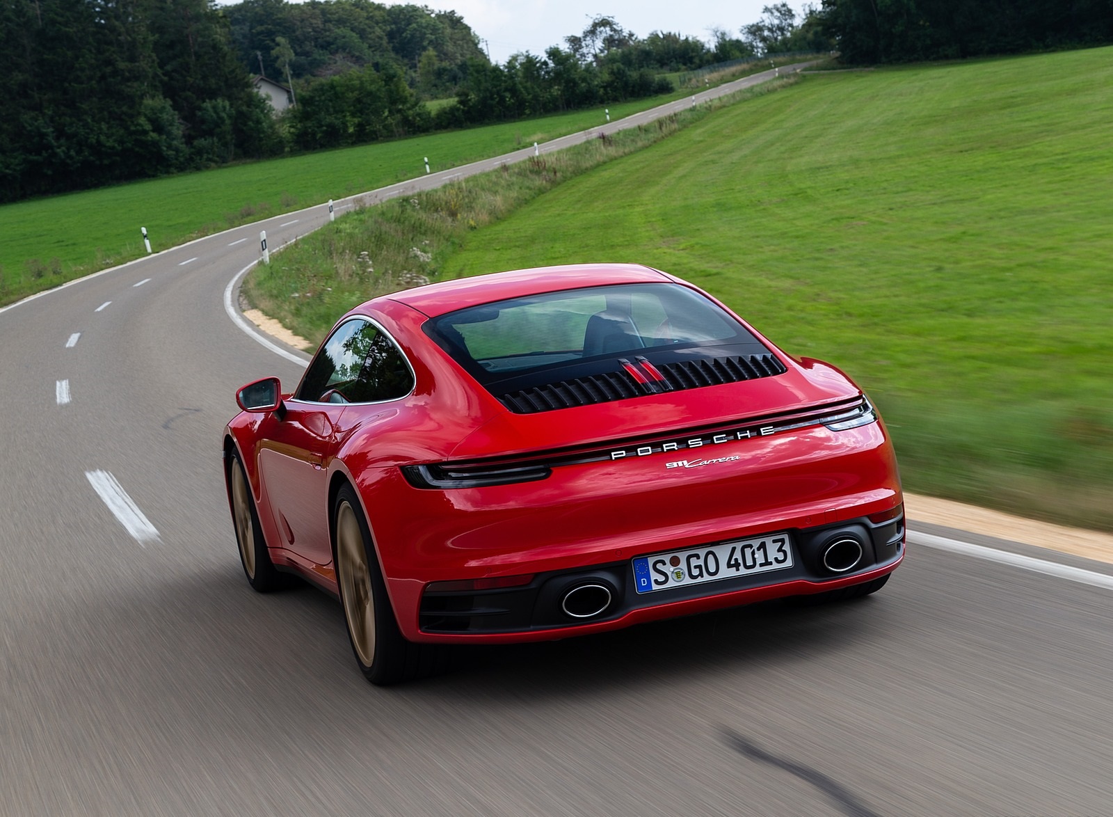 2020 Porsche 911 Carrera Coupe (Color: Guards Red) Rear Three-Quarter Wallpapers #21 of 126