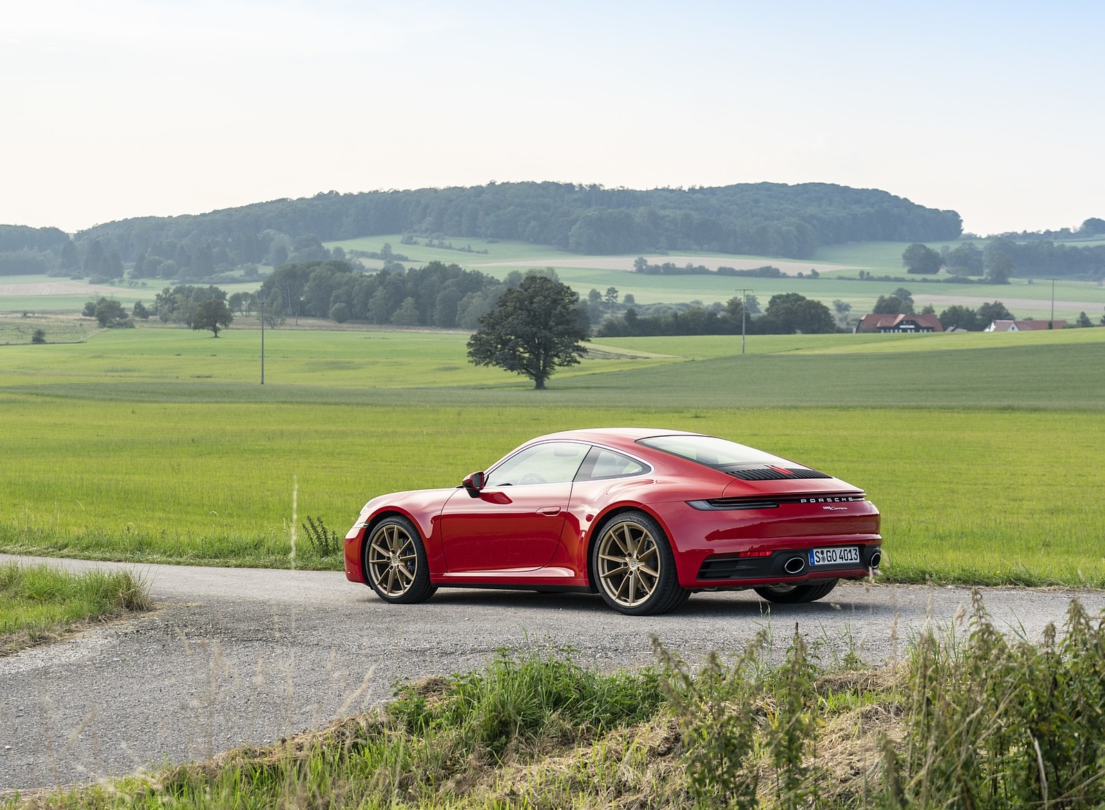 2020 Porsche 911 Carrera Coupe (Color: Guards Red) Rear Three-Quarter Wallpapers #43 of 126