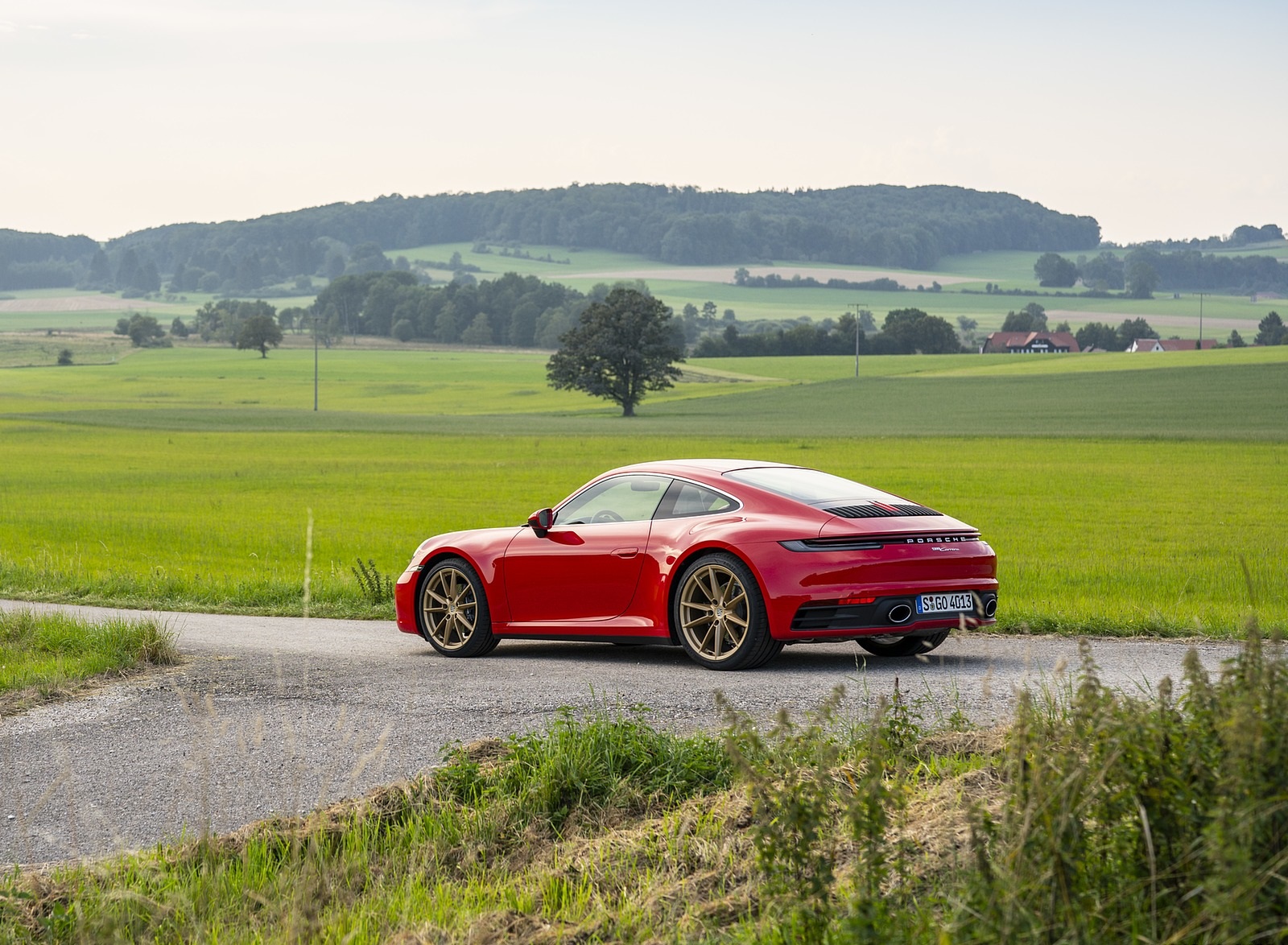 2020 Porsche 911 Carrera Coupe (Color: Guards Red) Rear Three-Quarter Wallpapers #32 of 126
