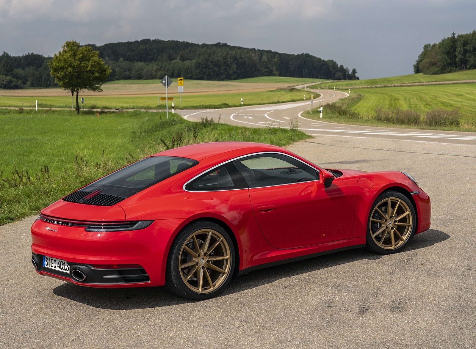 2020 Porsche 911 Carrera Coupe (Color: Guards Red) Rear Three-Quarter Wallpapers #46 of 126
