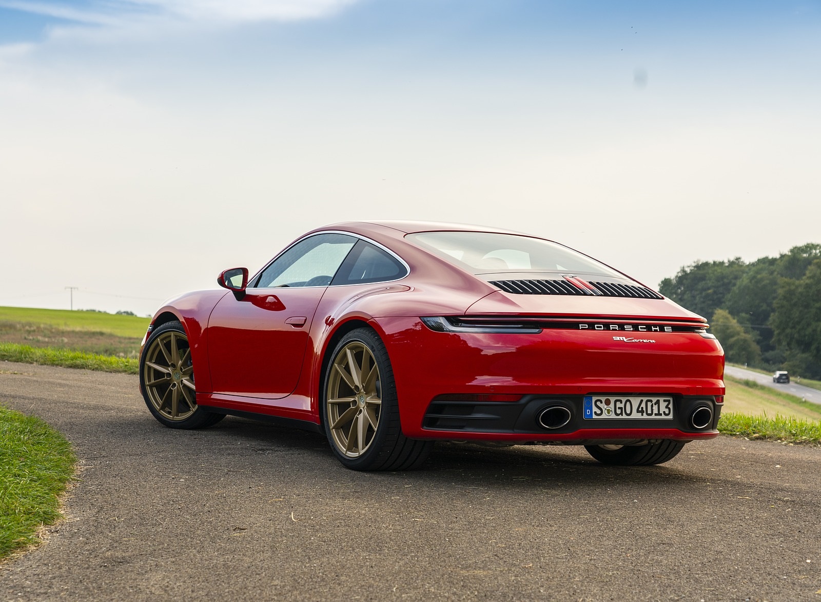 2020 Porsche 911 Carrera Coupe (Color: Guards Red) Rear Three-Quarter Wallpapers #33 of 126