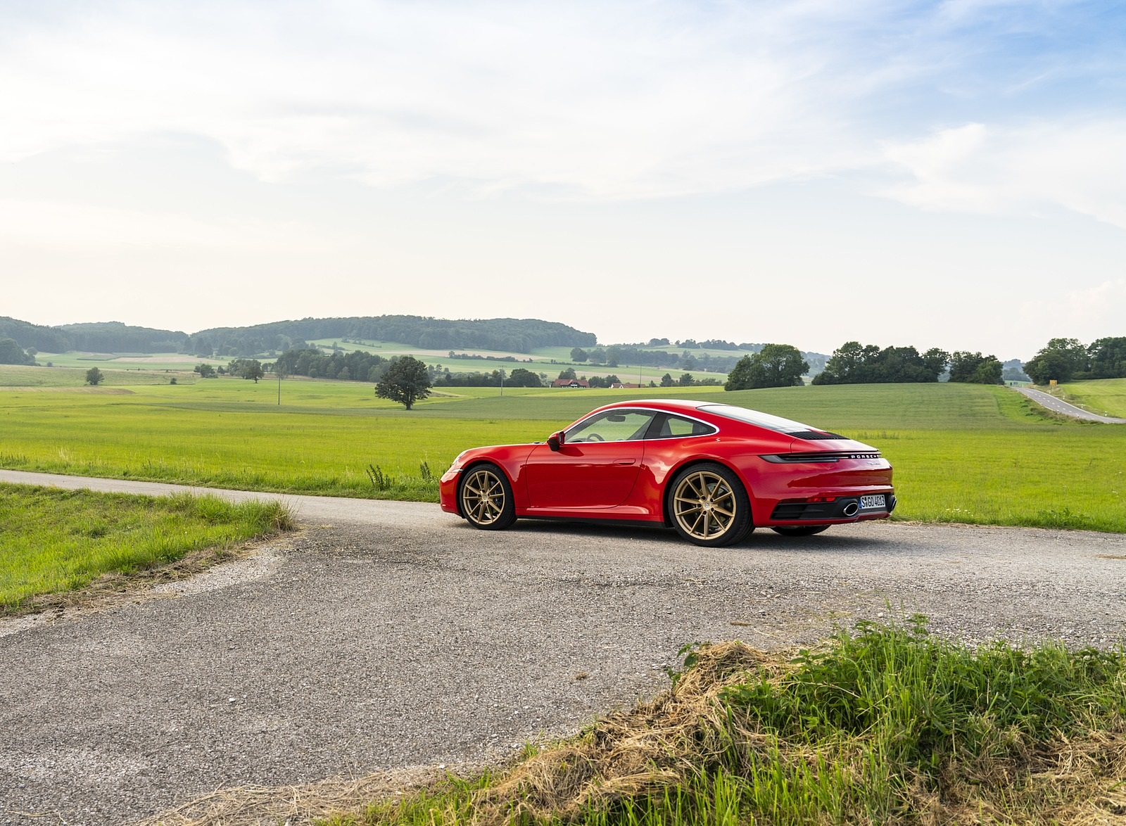 2020 Porsche 911 Carrera Coupe (Color: Guards Red) Rear Three-Quarter Wallpapers #22 of 126