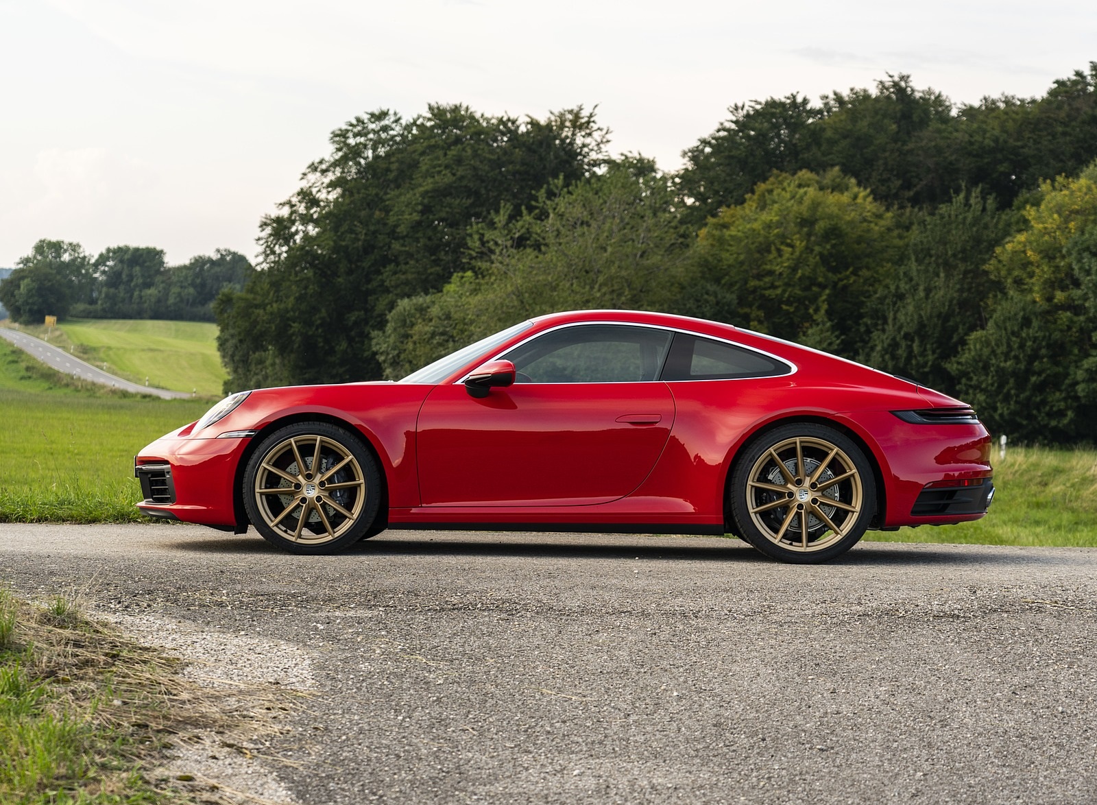 2020 Porsche 911 Carrera Coupe (Color: Guards Red) Side Wallpapers #50 of 126