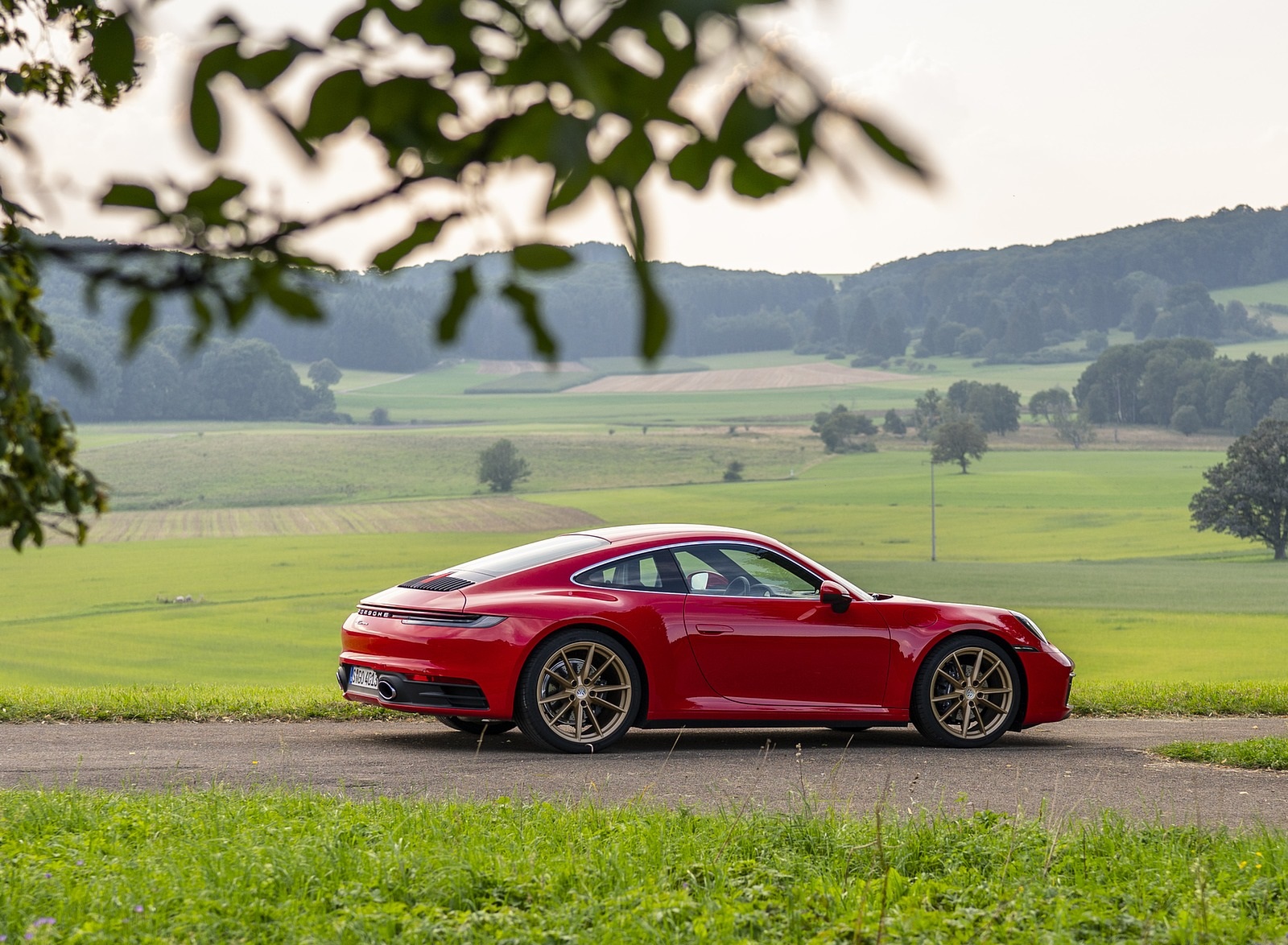 2020 Porsche 911 Carrera Coupe (Color: Guards Red) Side Wallpapers #36 of 126