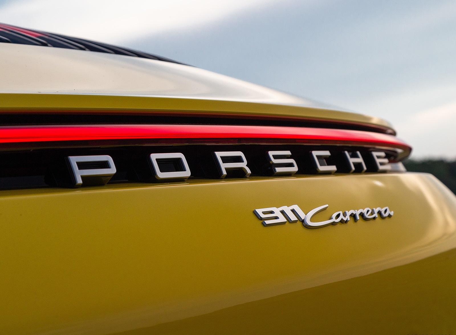 2020 Porsche 911 Carrera Coupe (Color: Racing Yellow) Detail Wallpapers #113 of 126