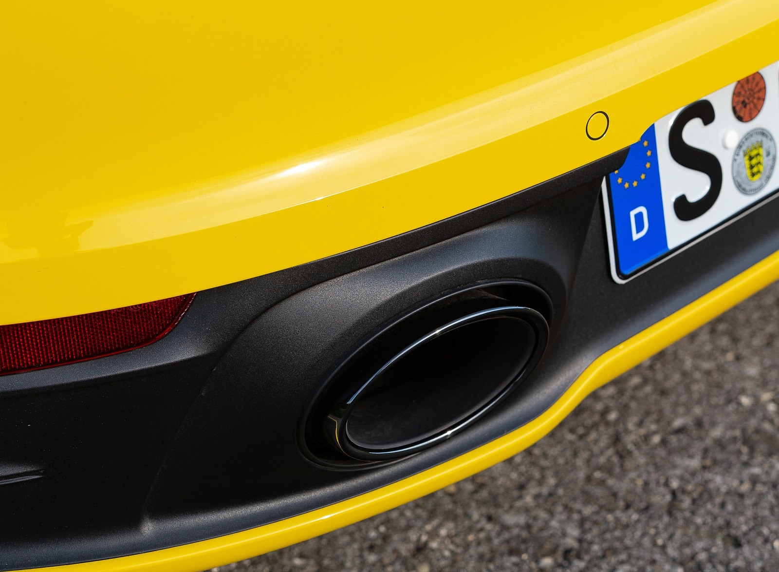2020 Porsche 911 Carrera Coupe (Color: Racing Yellow) Exhaust Wallpapers #112 of 126
