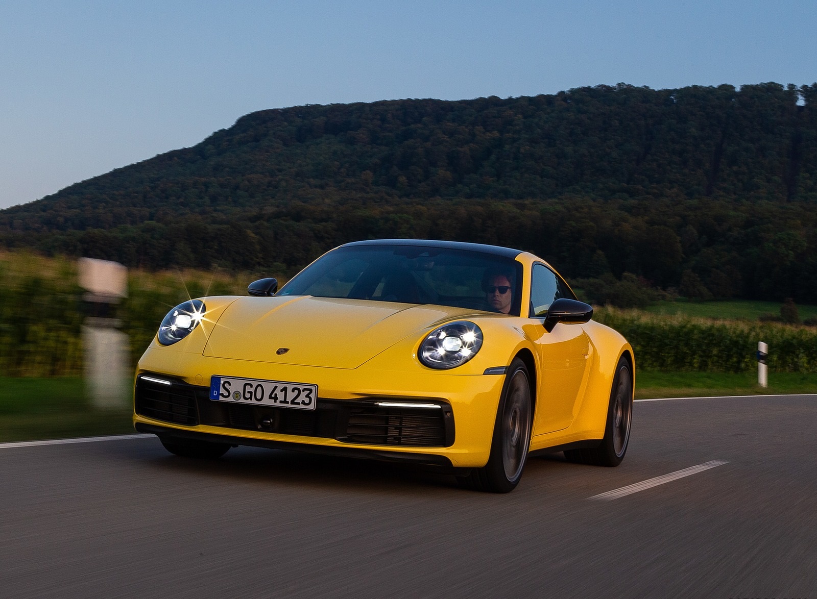2020 Porsche 911 Carrera Coupe (Color: Racing Yellow) Front Wallpapers #71 of 126