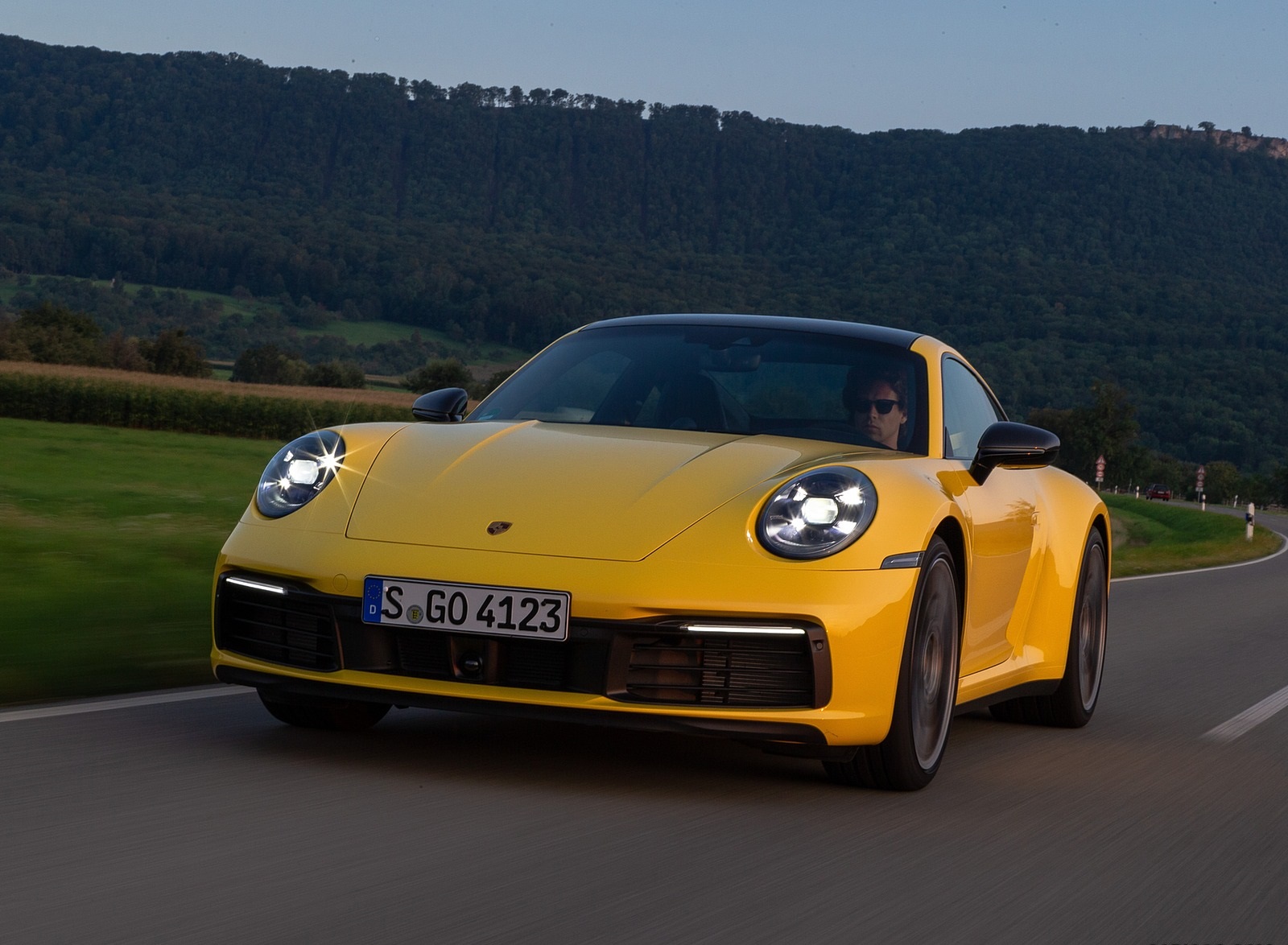 2020 Porsche 911 Carrera Coupe (Color: Racing Yellow) Front Wallpapers #74 of 126