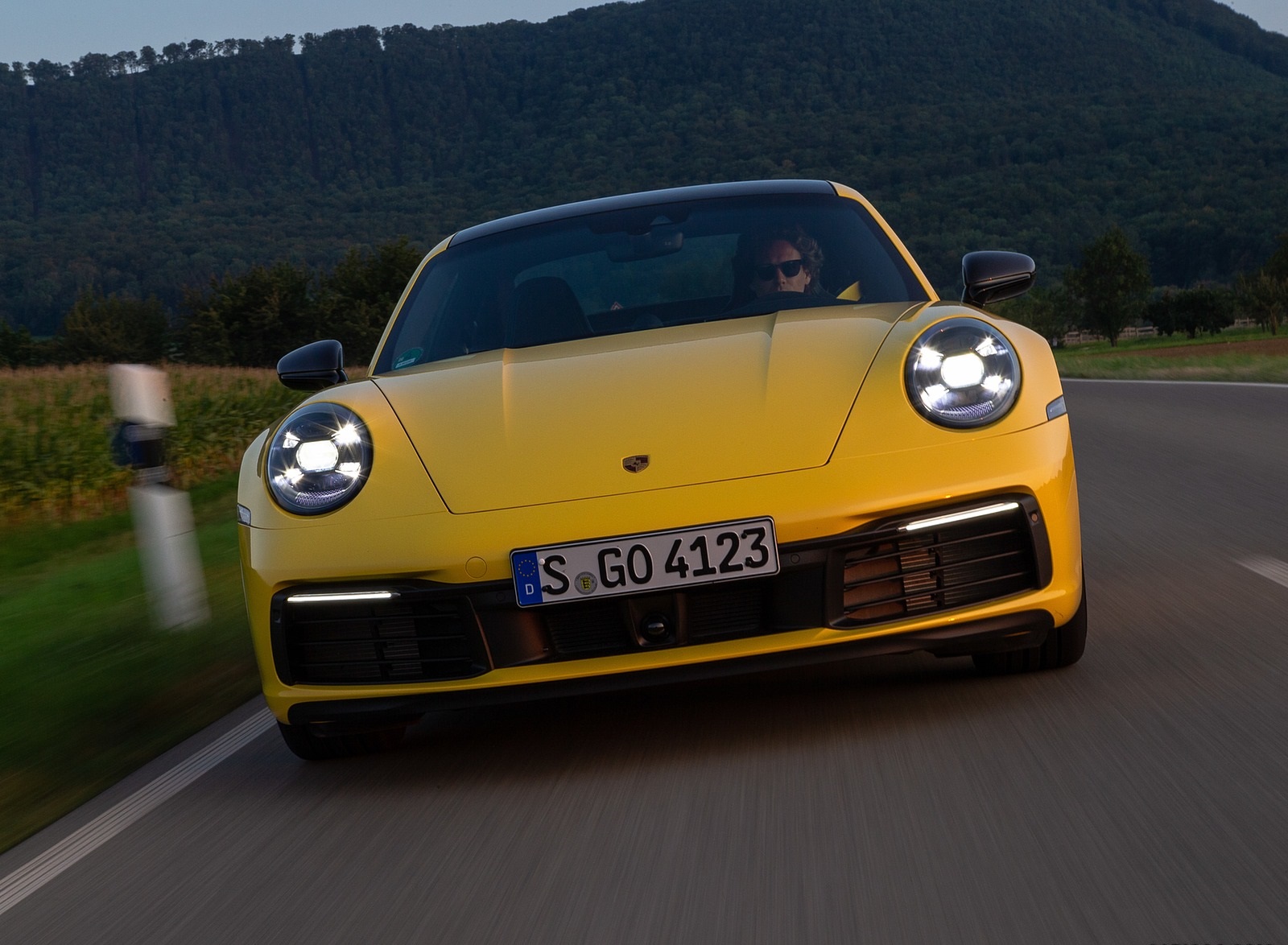 2020 Porsche 911 Carrera Coupe (Color: Racing Yellow) Front Wallpapers #75 of 126