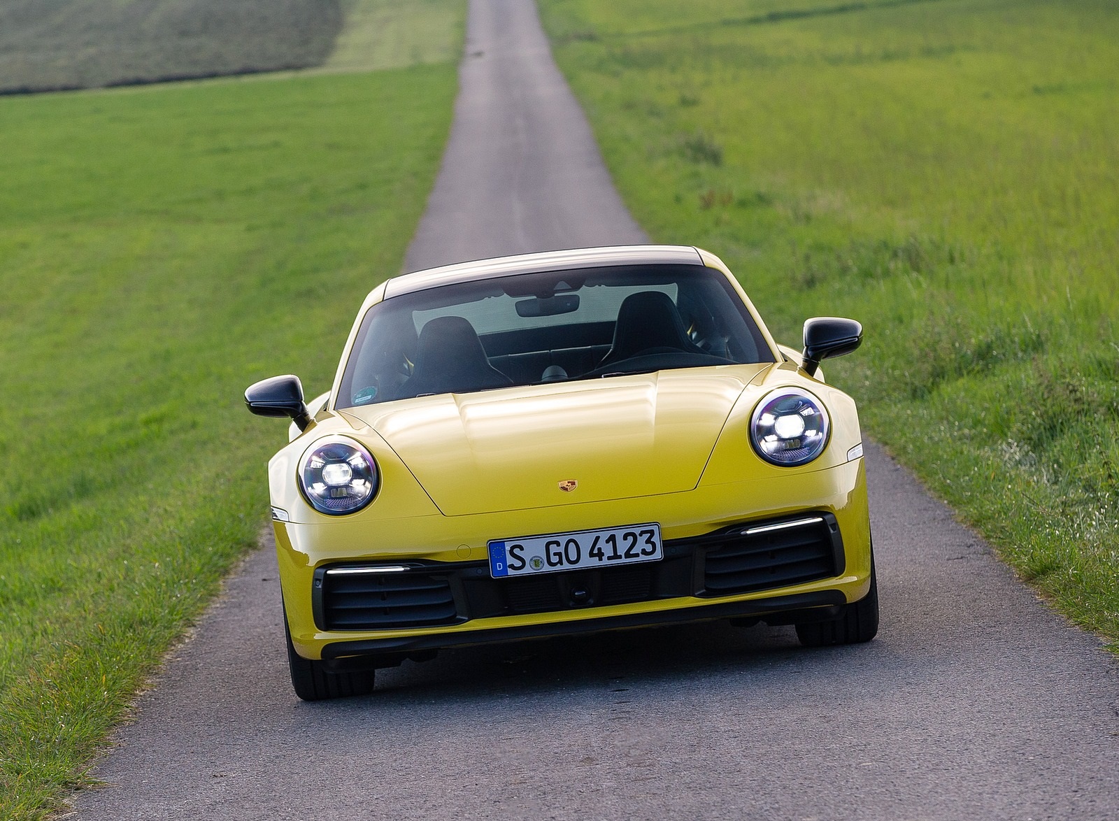 2020 Porsche 911 Carrera Coupe (Color: Racing Yellow) Front Wallpapers #92 of 126