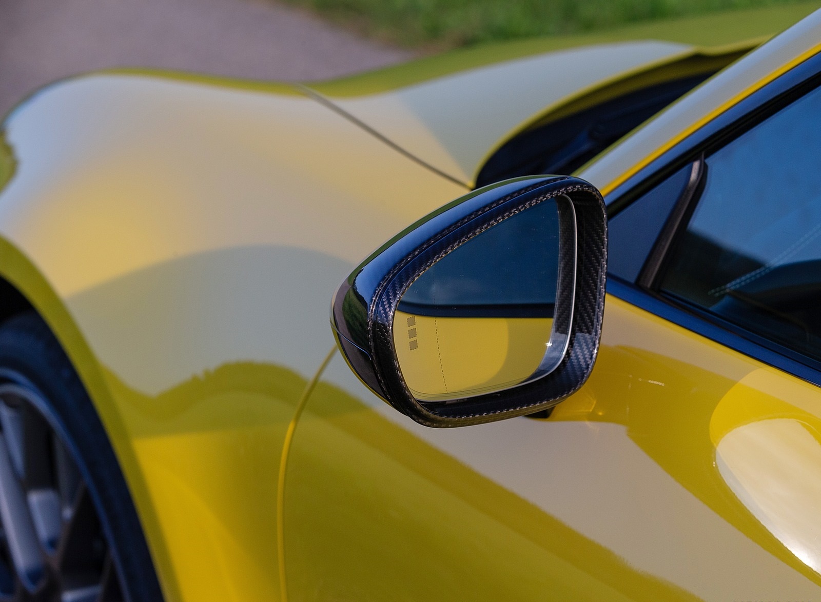2020 Porsche 911 Carrera Coupe (Color: Racing Yellow) Mirror Wallpapers #109 of 126