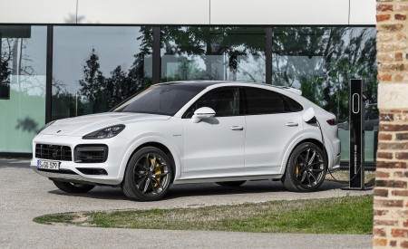 2020 Porsche Cayenne Turbo S E-Hybrid Coupe Front Three-Quarter Wallpapers 450x275 (37)