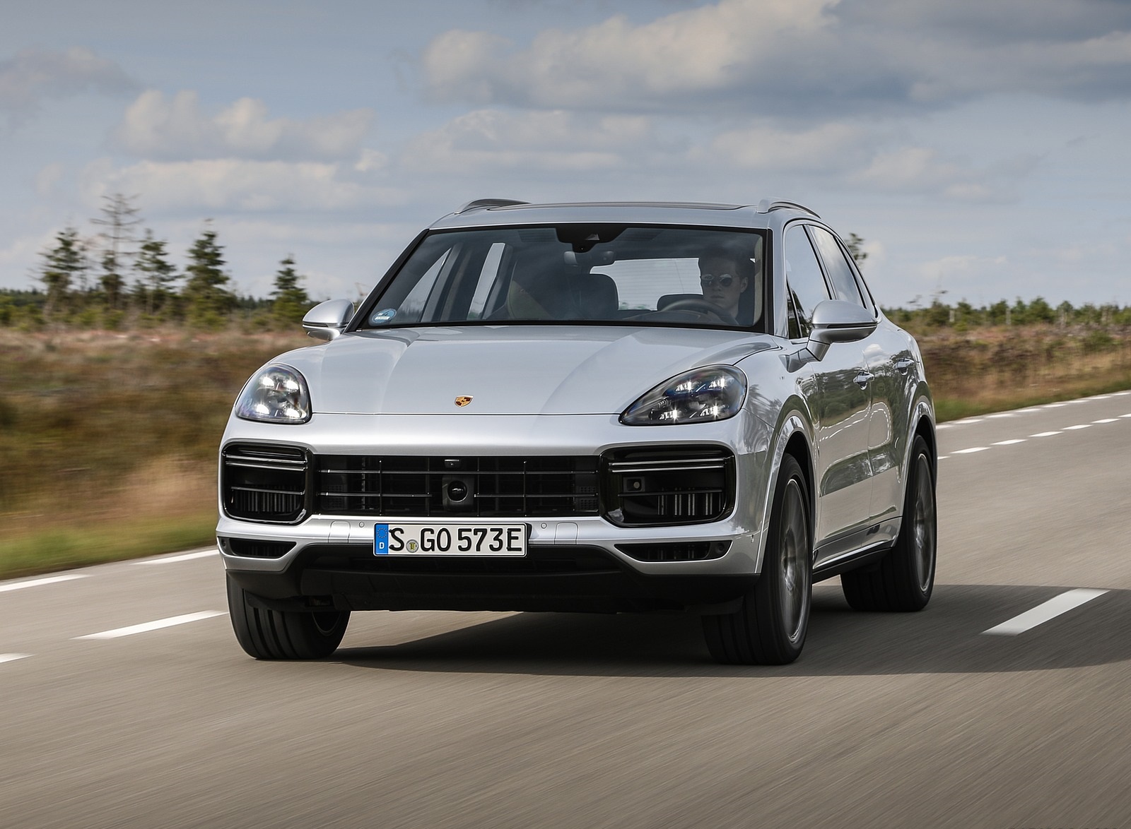 2020 Porsche Cayenne Turbo S E-Hybrid Front Wallpapers (1)