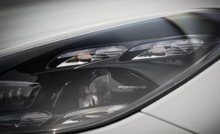 2020 Porsche Cayenne Turbo S E-Hybrid Headlight Wallpapers 450x275 (42)