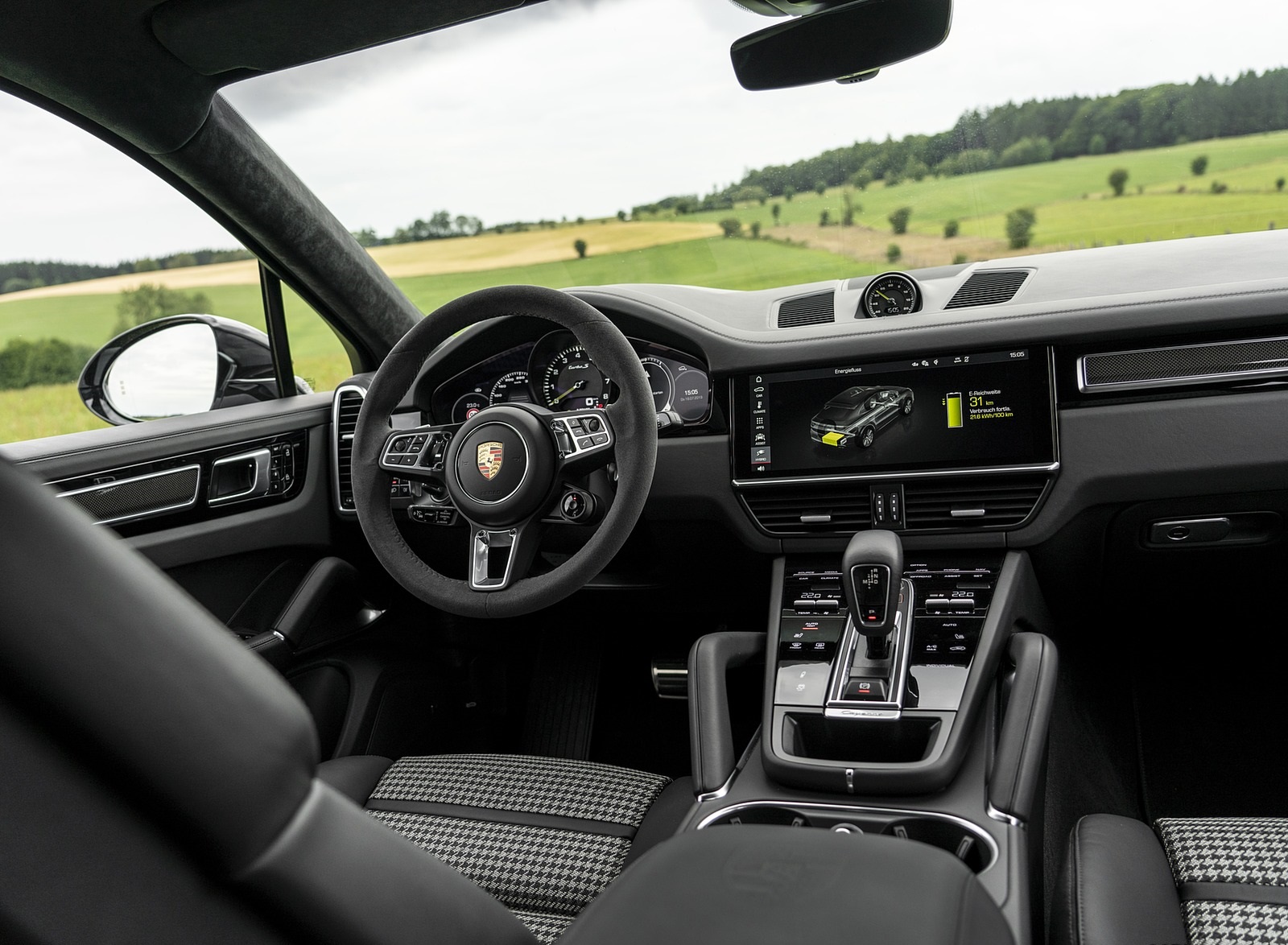 2020 Porsche Cayenne Turbo S E-Hybrid Interior Wallpapers #44 of 47