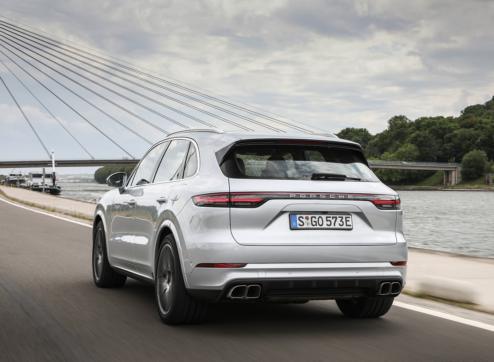 2020 Porsche Cayenne Turbo S E-Hybrid Rear Three-Quarter Wallpapers (8)