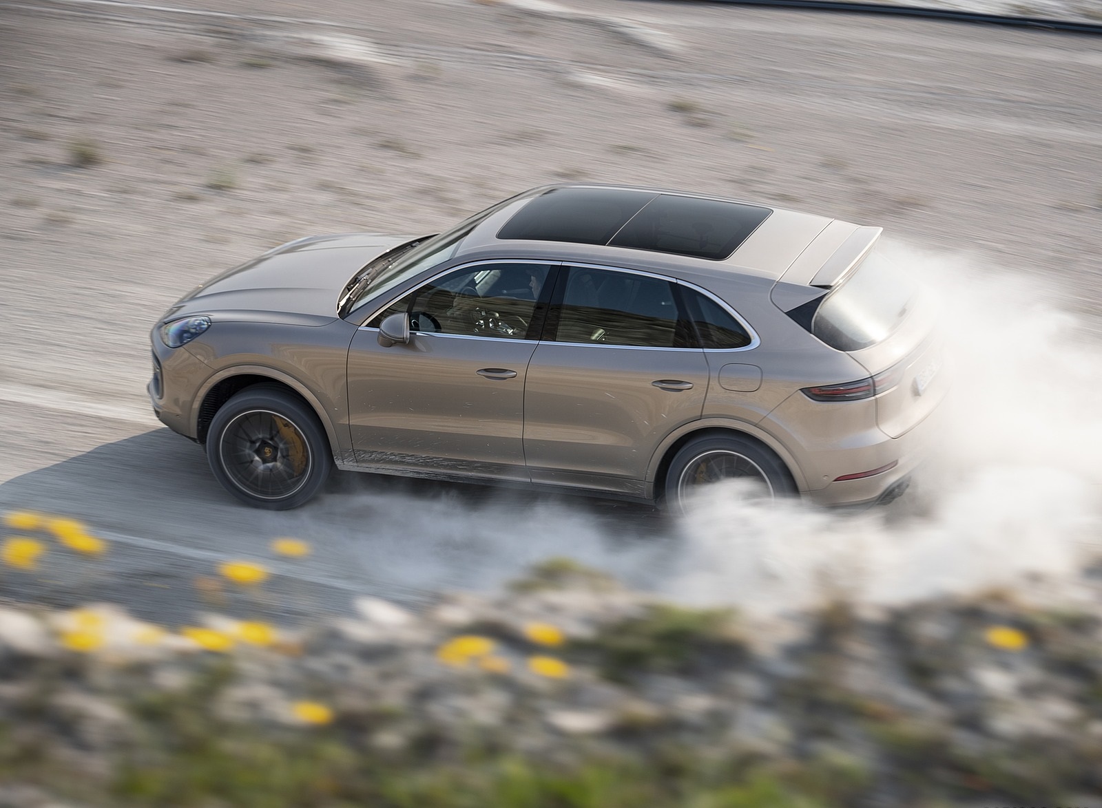 2020 Porsche Cayenne Turbo S E-Hybrid Top Wallpapers #32 of 47