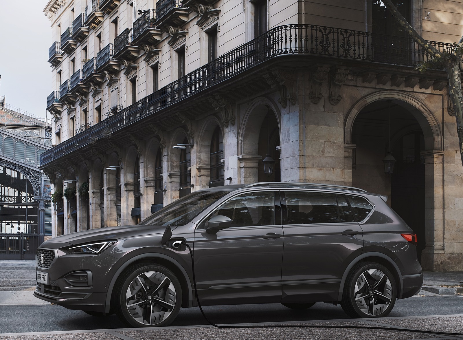 2020 SEAT Tarraco FR PHEV Side Wallpapers #2 of 13