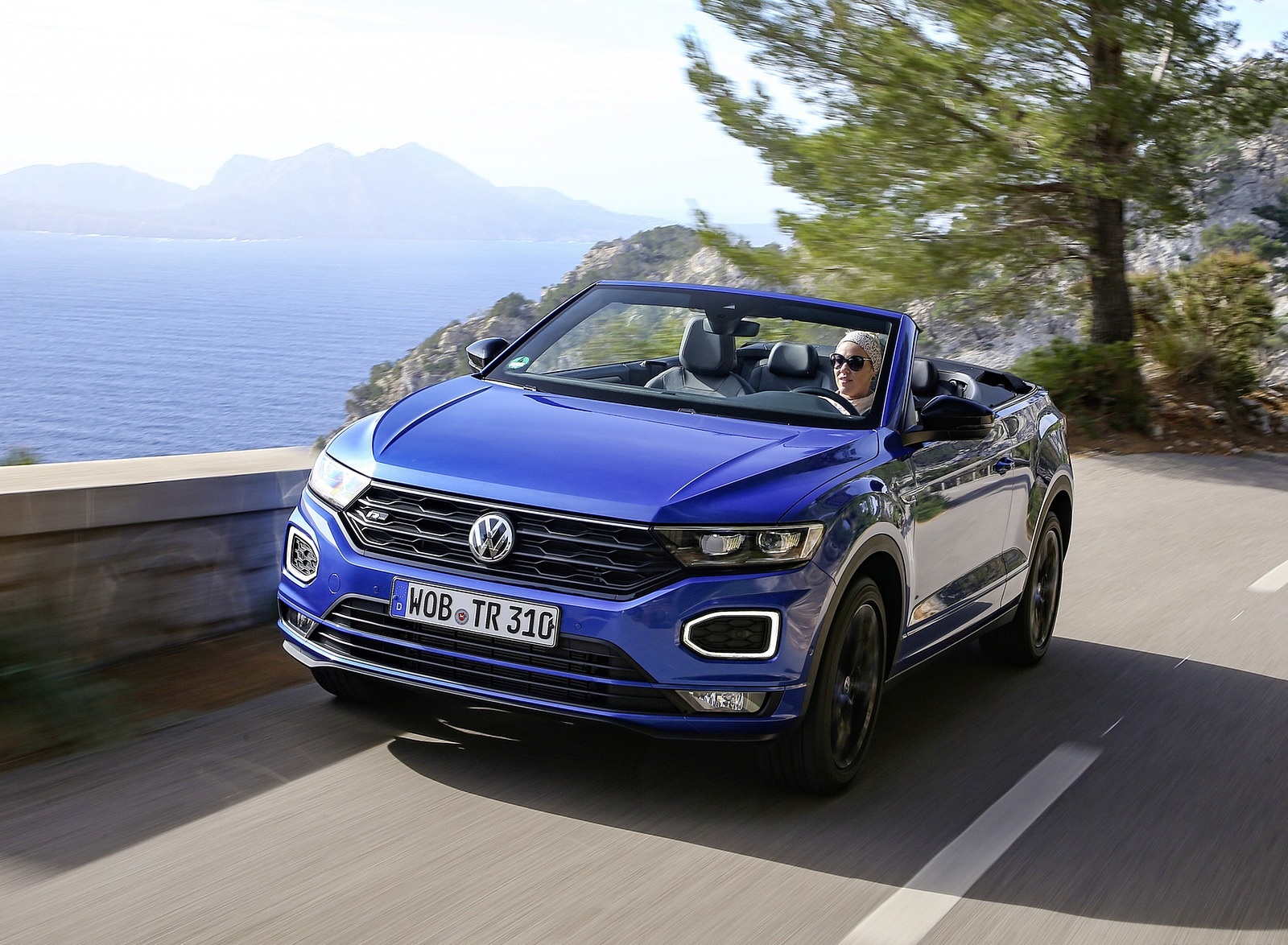 2020 Volkswagen T-Roc Cabriolet Front Three-Quarter Wallpapers (2)