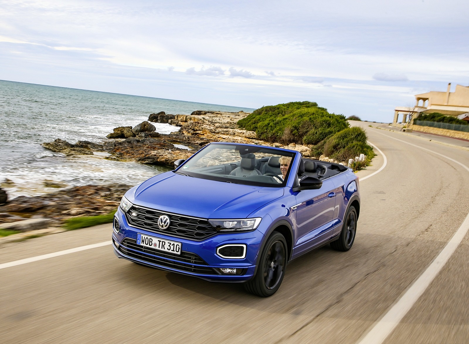 2020 Volkswagen T-Roc Cabriolet Front Three-Quarter Wallpapers #24 of 205