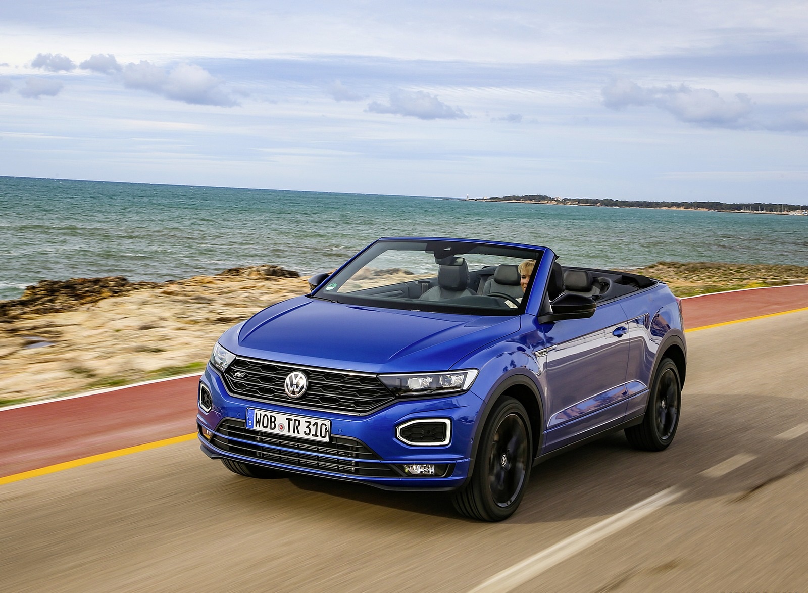 2020 Volkswagen T-Roc Cabriolet Front Three-Quarter Wallpapers #42 of 205