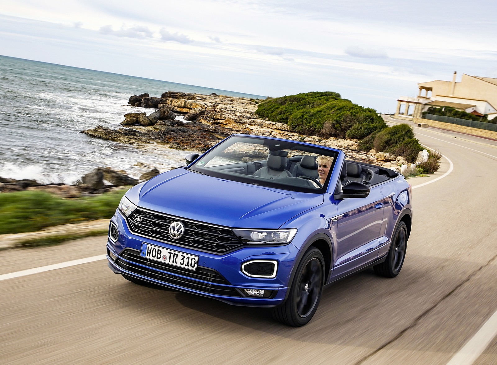 2020 Volkswagen T-Roc Cabriolet Front Three-Quarter Wallpapers #25 of 205